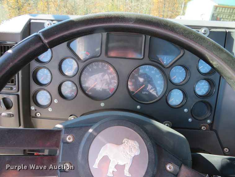 image for item DN7818 2008 Mack CHU613  semi truck