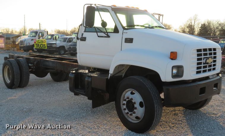 image for item FB9760 2000 Chevrolet C6500  truck cab and chassis