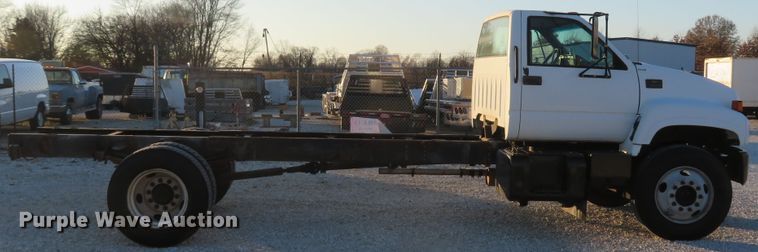 image for item FB9760 2000 Chevrolet C6500  truck cab and chassis