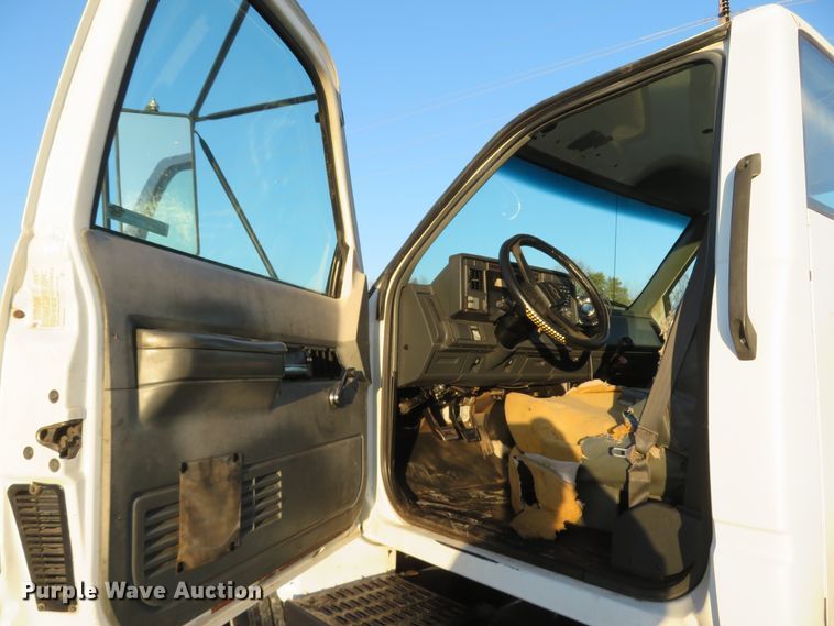 image for item FB9760 2000 Chevrolet C6500  truck cab and chassis