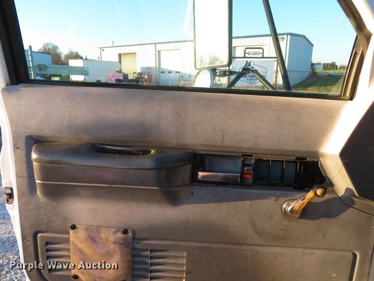 image for item FB9760 2000 Chevrolet C6500  truck cab and chassis