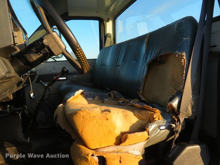 image for item FB9760 2000 Chevrolet C6500  truck cab and chassis