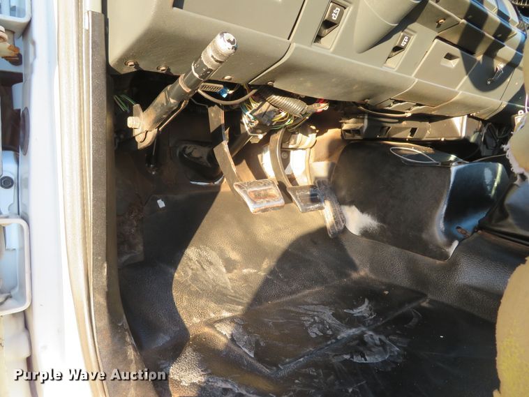 image for item FB9760 2000 Chevrolet C6500  truck cab and chassis