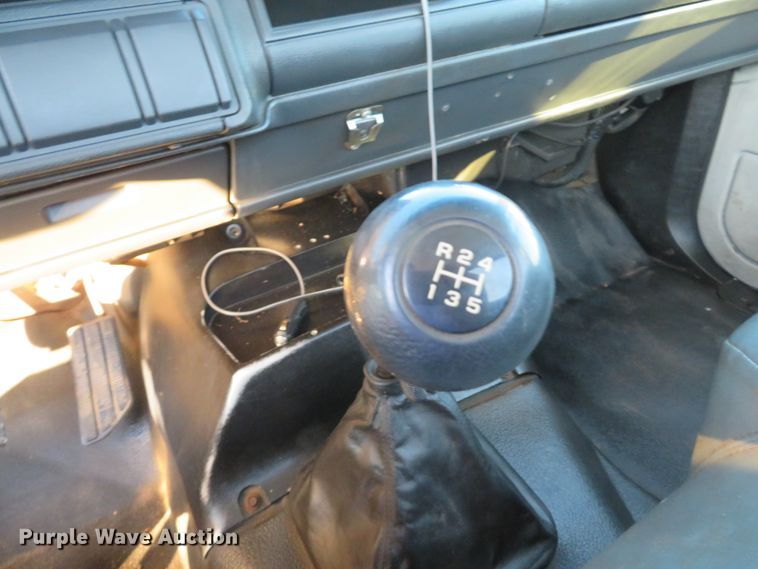 image for item FB9760 2000 Chevrolet C6500  truck cab and chassis