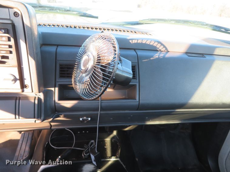 image for item FB9760 2000 Chevrolet C6500  truck cab and chassis