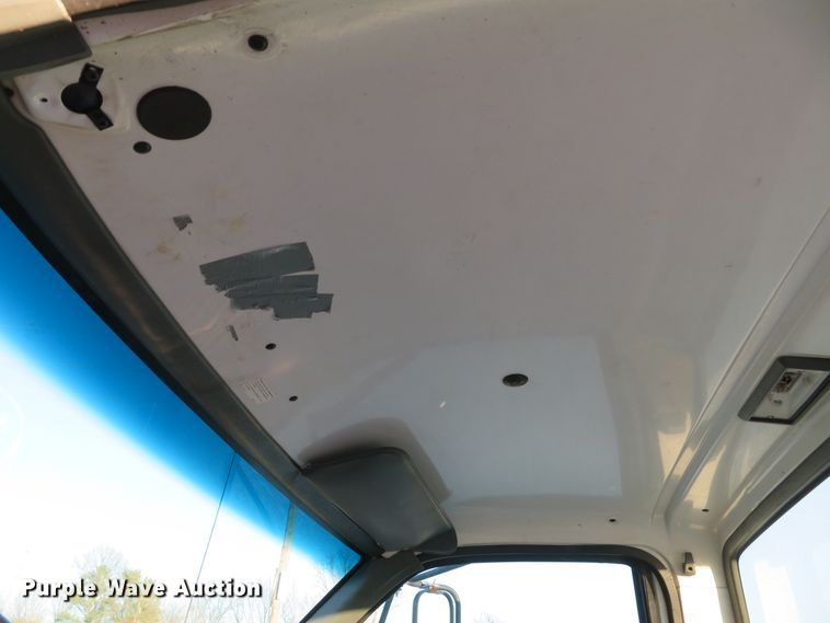 image for item FB9760 2000 Chevrolet C6500  truck cab and chassis