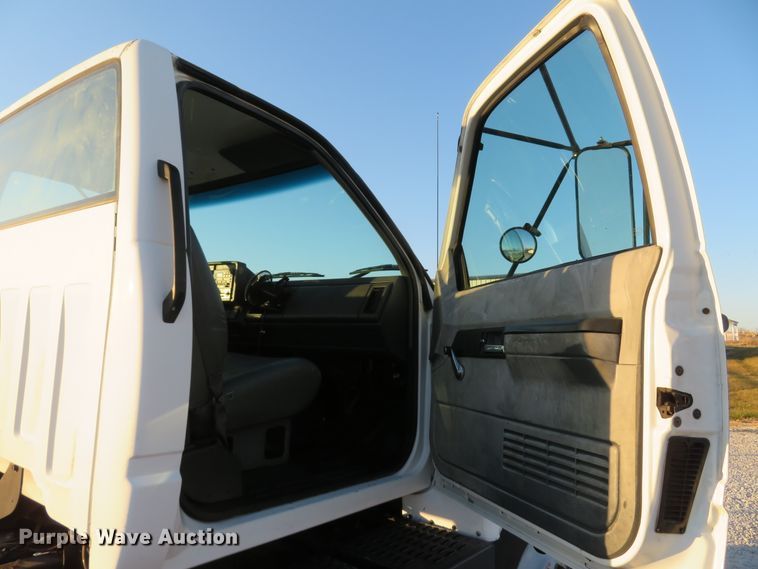 image for item FB9760 2000 Chevrolet C6500  truck cab and chassis