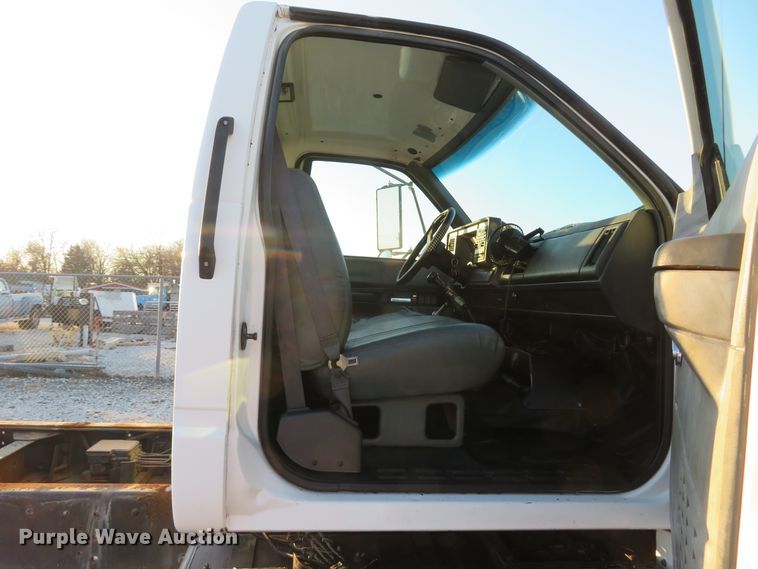 image for item FB9760 2000 Chevrolet C6500  truck cab and chassis