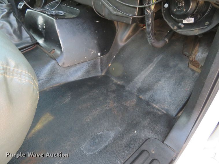 image for item FB9760 2000 Chevrolet C6500  truck cab and chassis