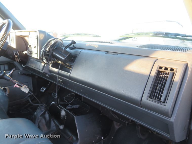 image for item FB9760 2000 Chevrolet C6500  truck cab and chassis