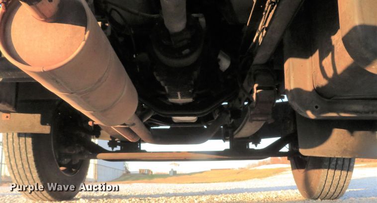 image for item FB9760 2000 Chevrolet C6500  truck cab and chassis