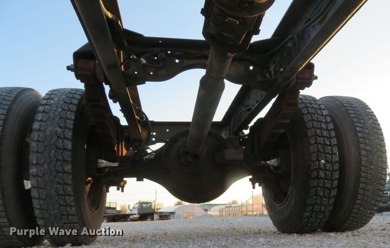 image for item FB9760 2000 Chevrolet C6500  truck cab and chassis