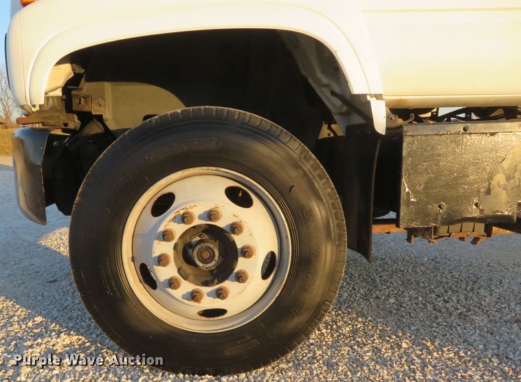 image for item FB9760 2000 Chevrolet C6500  truck cab and chassis