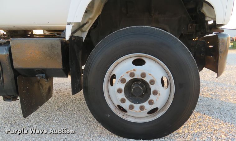 image for item FB9760 2000 Chevrolet C6500  truck cab and chassis