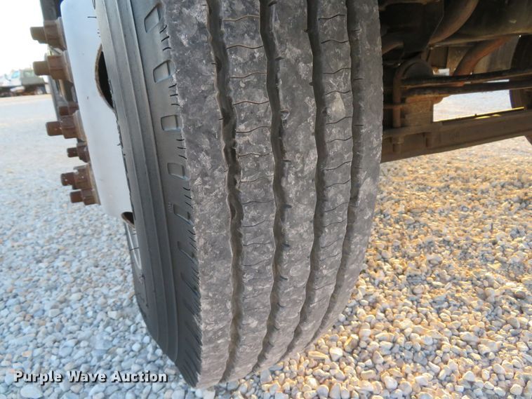 image for item FB9760 2000 Chevrolet C6500  truck cab and chassis