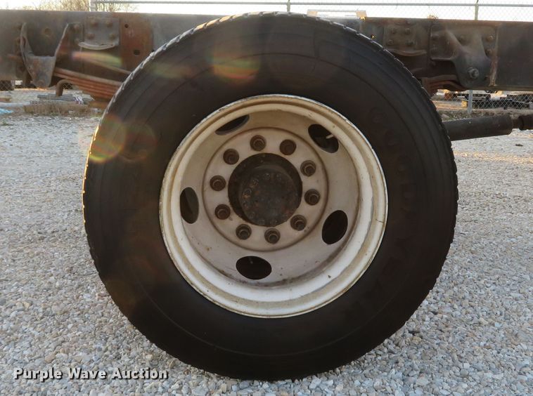 image for item FB9760 2000 Chevrolet C6500  truck cab and chassis