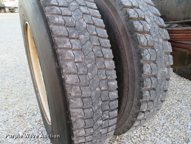 image for item FB9760 2000 Chevrolet C6500  truck cab and chassis