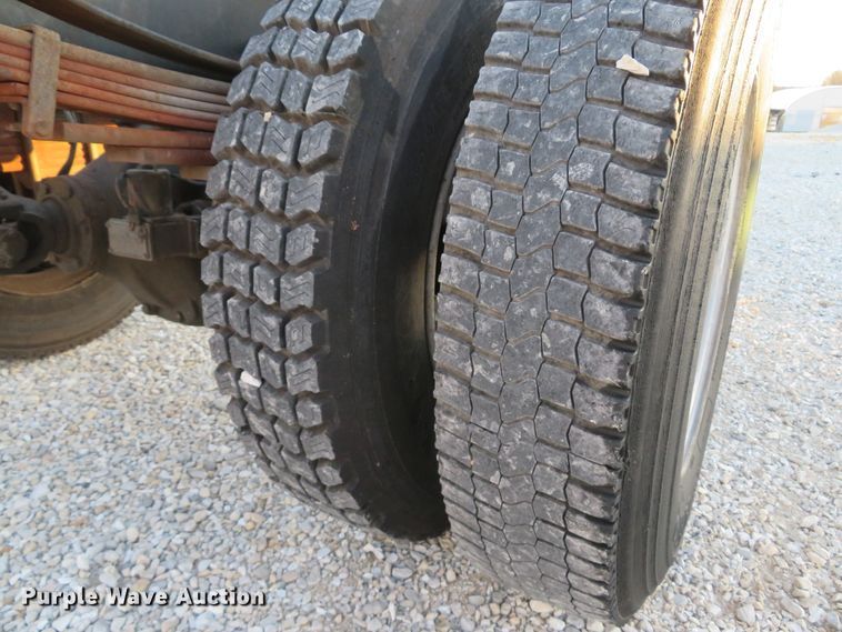 image for item FB9760 2000 Chevrolet C6500  truck cab and chassis