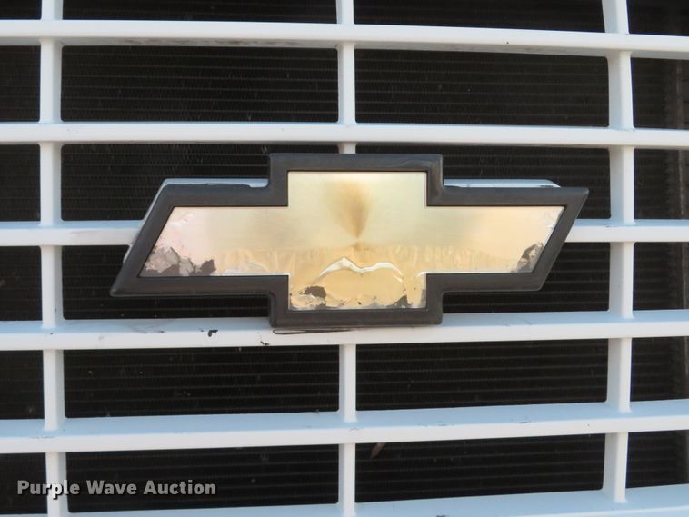 image for item FB9760 2000 Chevrolet C6500  truck cab and chassis