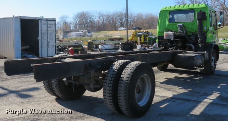 image for item FP9486 2002 GMC T7500  truck cab and chassis