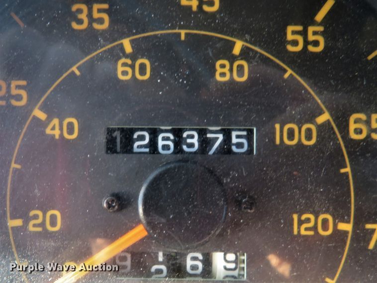 image for item FP9486 2002 GMC T7500  truck cab and chassis