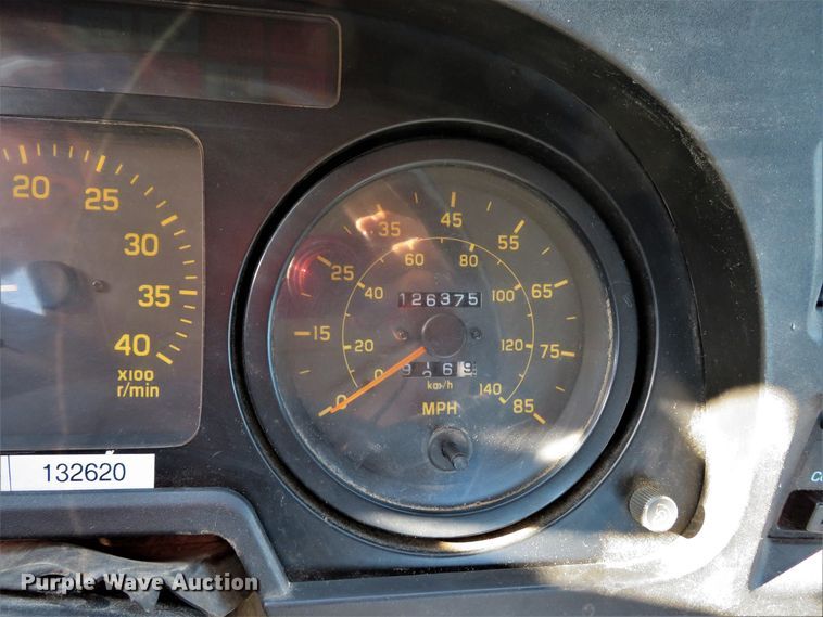 image for item FP9486 2002 GMC T7500  truck cab and chassis