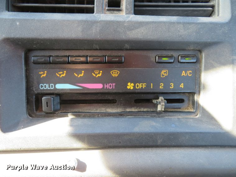 image for item FP9486 2002 GMC T7500  truck cab and chassis