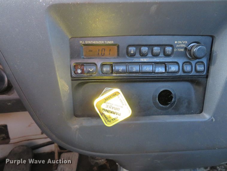 image for item FP9486 2002 GMC T7500  truck cab and chassis