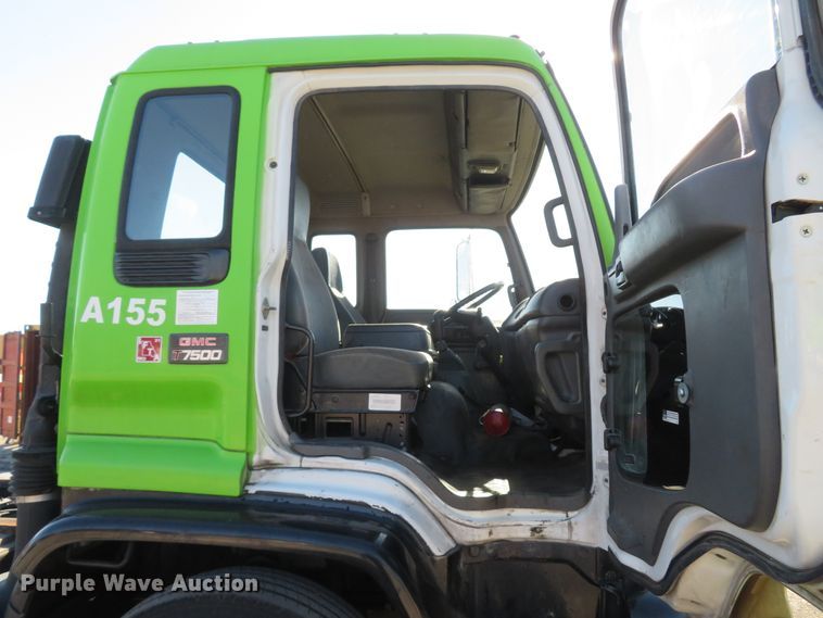 image for item FP9486 2002 GMC T7500  truck cab and chassis