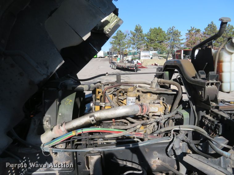 image for item FP9486 2002 GMC T7500  truck cab and chassis