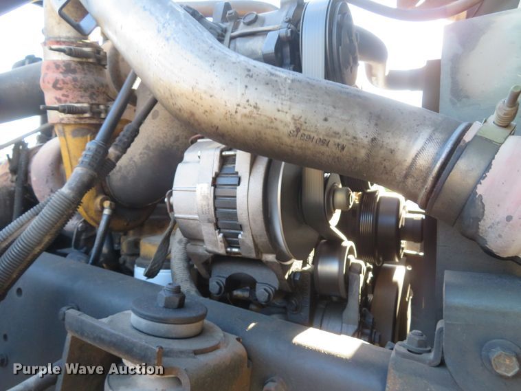 image for item FP9486 2002 GMC T7500  truck cab and chassis