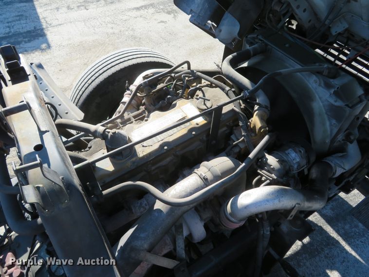 image for item FP9486 2002 GMC T7500  truck cab and chassis