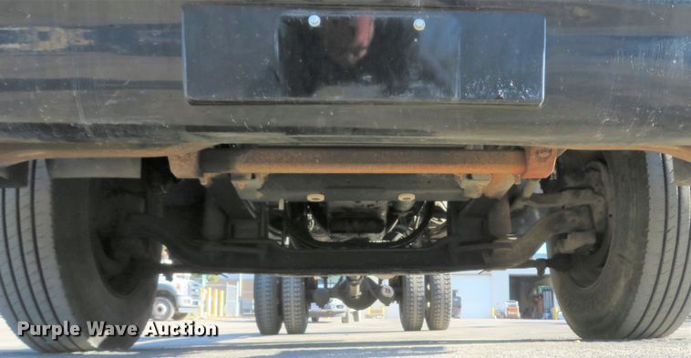 image for item FP9486 2002 GMC T7500  truck cab and chassis