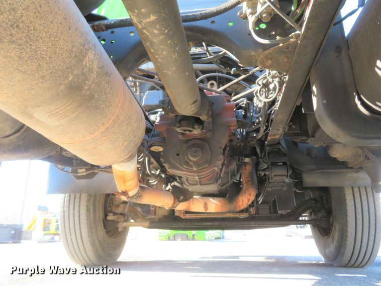 image for item FP9486 2002 GMC T7500  truck cab and chassis