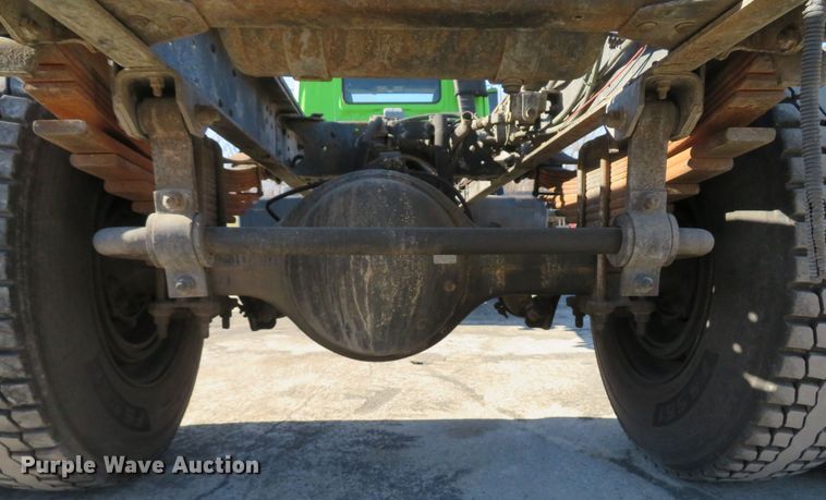 image for item FP9486 2002 GMC T7500  truck cab and chassis