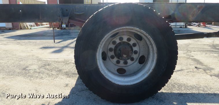 image for item FP9486 2002 GMC T7500  truck cab and chassis