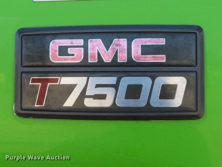 image for item FP9486 2002 GMC T7500  truck cab and chassis