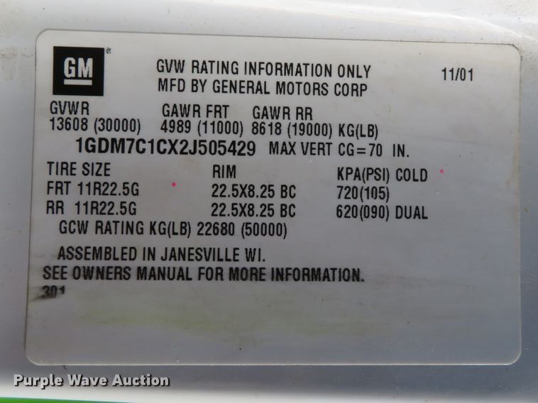 image for item FP9486 2002 GMC T7500  truck cab and chassis