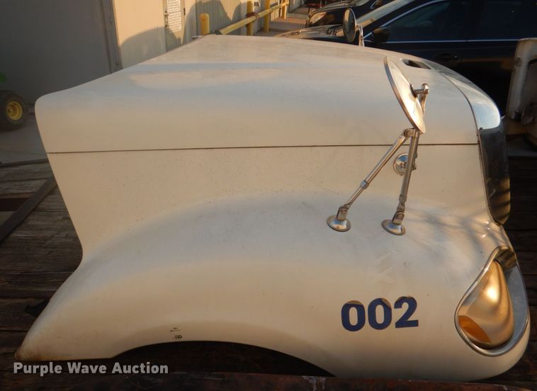 image for item FW9322 Freightliner hood