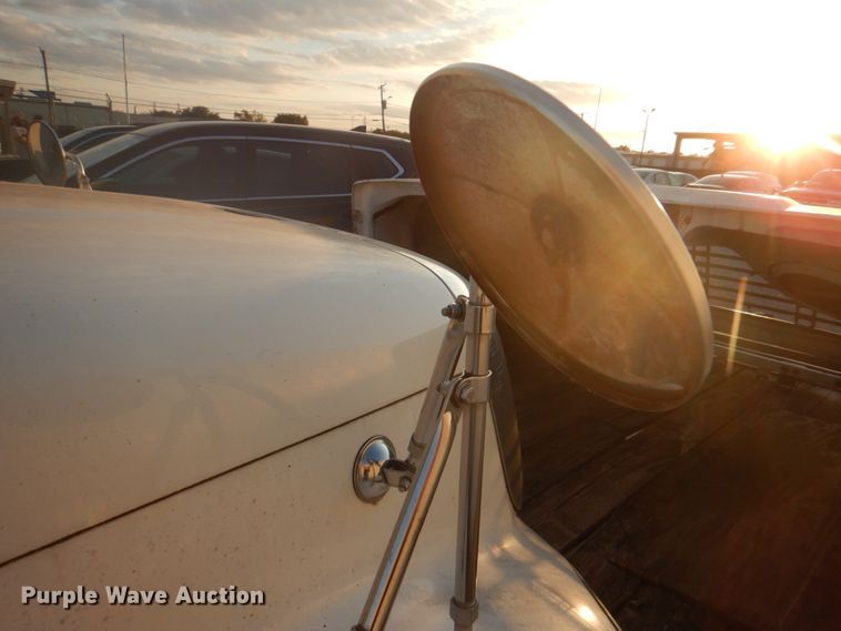 image for item FW9322 Freightliner hood