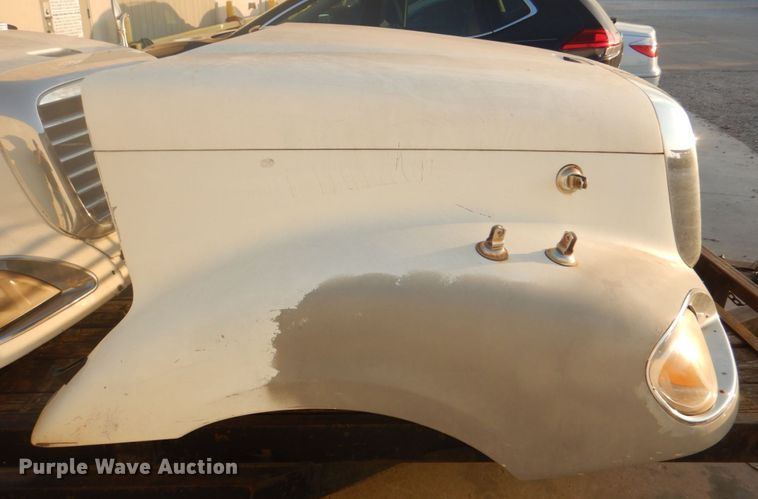 image for item FW9323 Freightliner hood