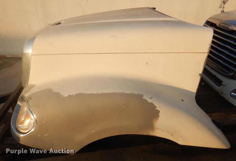 image for item FW9323 Freightliner hood