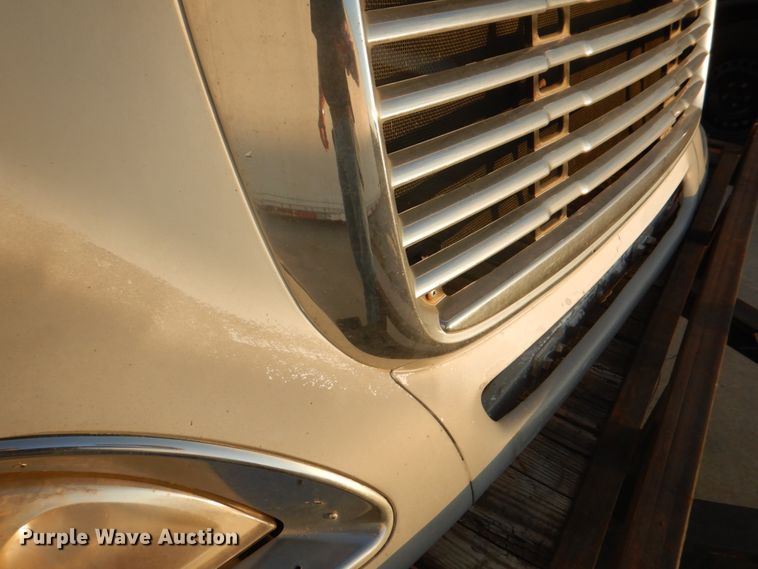 image for item FW9323 Freightliner hood