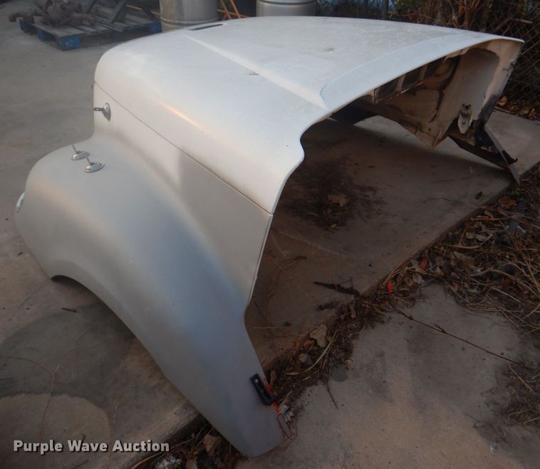 image for item FW9326 Freightliner hood