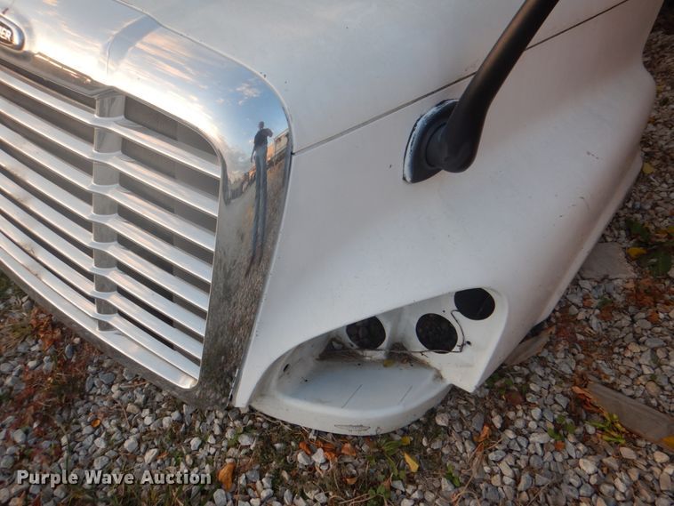 image for item FW9327 Freightliner hood