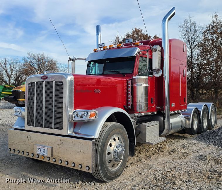 image for item GB9062 2009 Peterbilt 389  semi truck