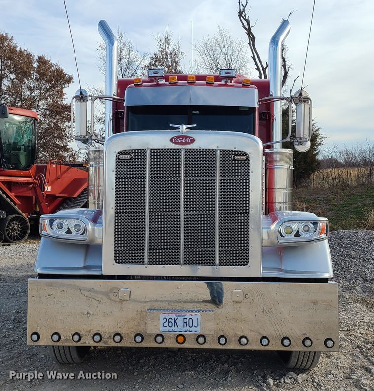 image for item GB9062 2009 Peterbilt 389  semi truck