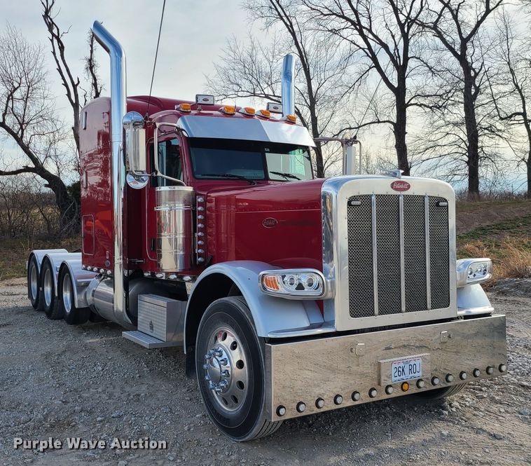 image for item GB9062 2009 Peterbilt 389  semi truck
