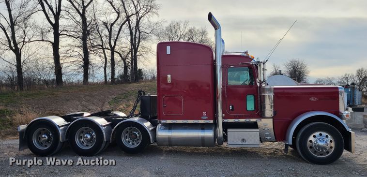 image for item GB9062 2009 Peterbilt 389  semi truck