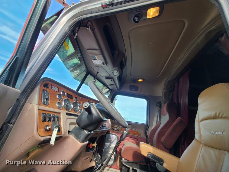 image for item GB9062 2009 Peterbilt 389  semi truck